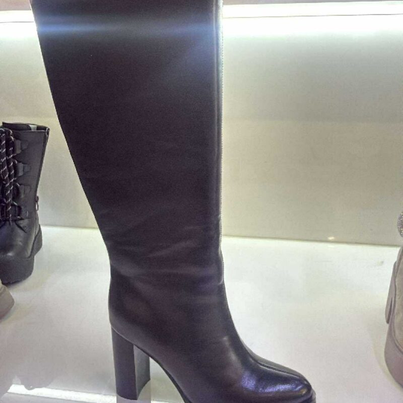 Эмэгтэй өсгийтэй гутал