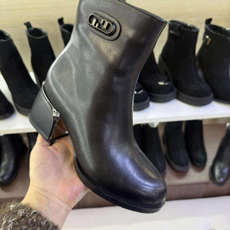 Өвлийн богино түрүүтэй гутал