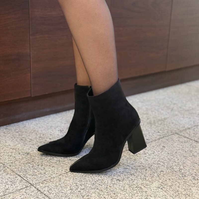 W18-өргөн өсгийтэй шөвгөр гутал