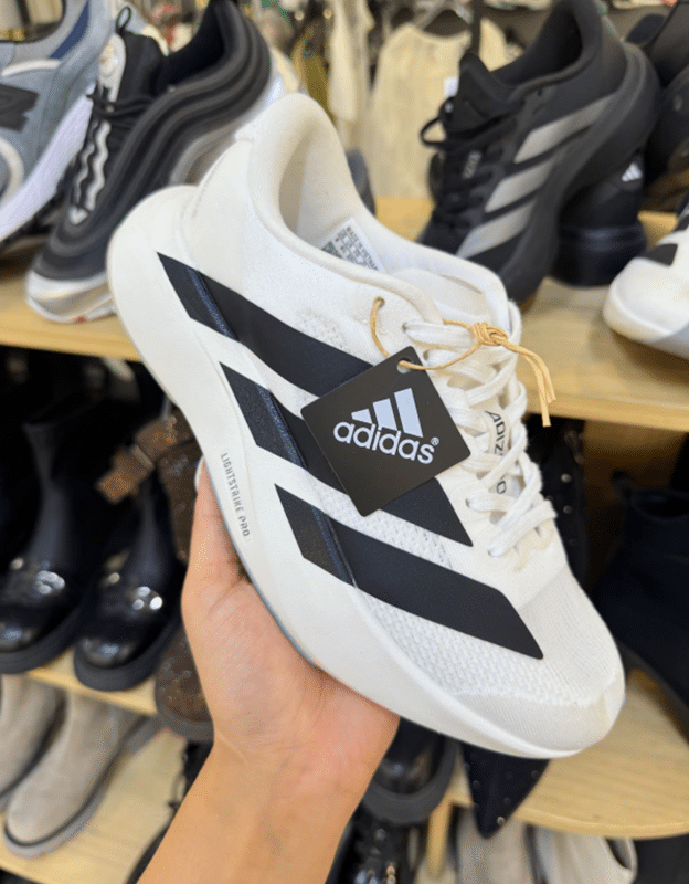 Adidas Adizero цагаан пүүз ( adidas-adizero-tsagaan )
