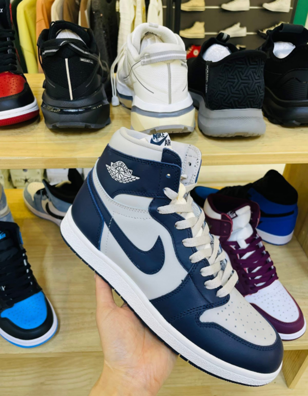 Jordan 1 улаан хар пүүз ( jordan-1-ulaan-har )